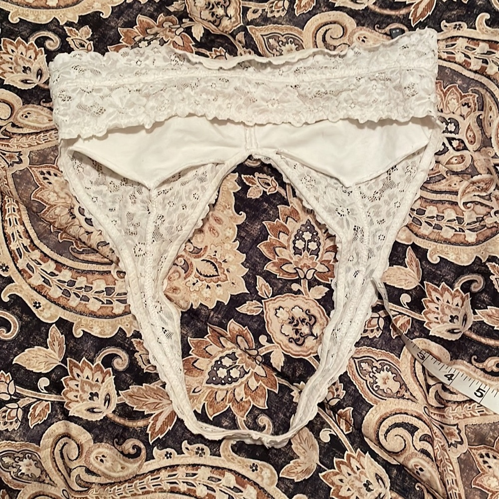 Offwhite Lacey halter bralette - Picture 6 of 7